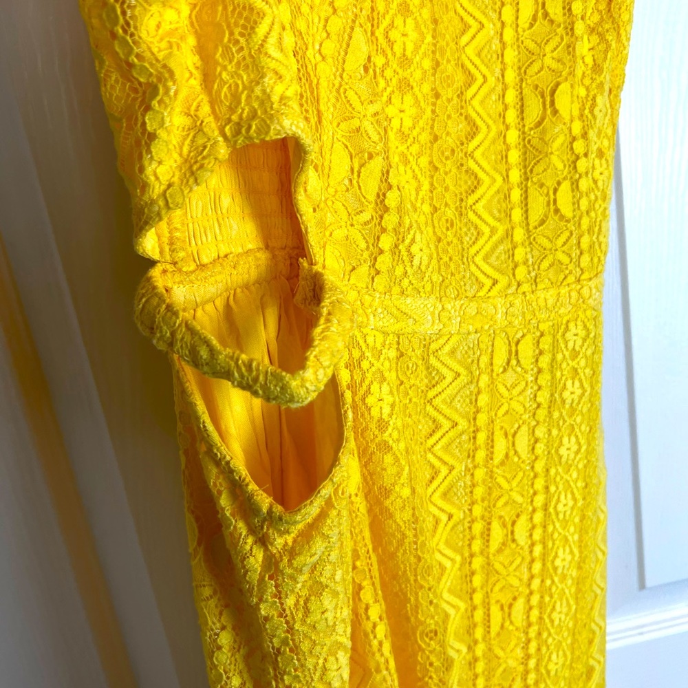 Yellow Lace Hollister Dress with Side Cut Outs - Picture 5 of 12